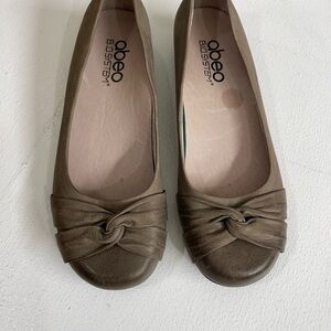 ABEO Women's Brown Flats